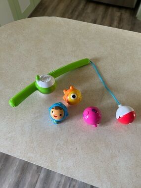 Munchkin Magnetic Fishing Rod Bath toy